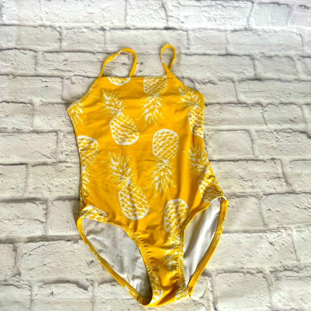 One piece swimsuit with pineapples 🍍